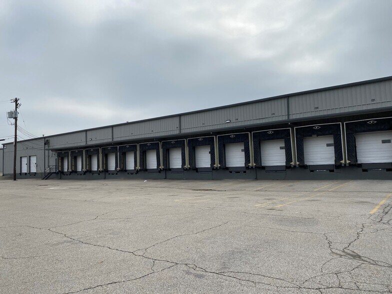 More Photos Of 11093 Kenwood Rd, Blue Ash Warehouse For Lease