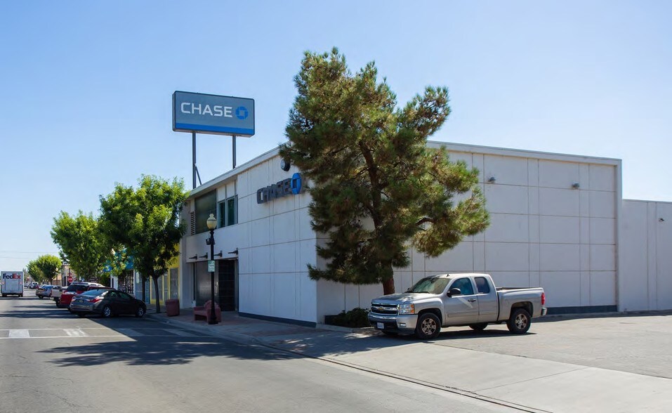 More Photos Of 917 Main St, Delano Bank For Sale