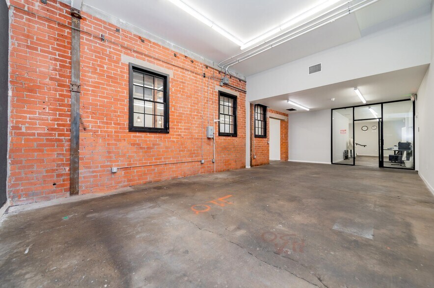 More Photos Of 2049-2053 E 38th St, Vernon Warehouse For Sale