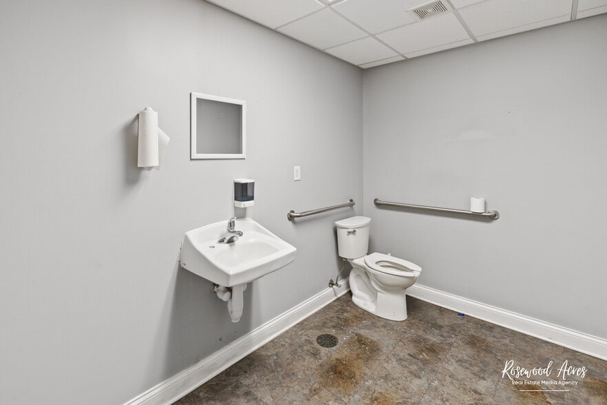 More Photos Of 124 E River St, Momence Warehouse For Sale