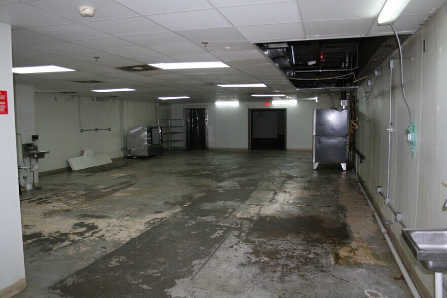 More Photos Of 8390 Terminal Rd, Lorton Warehouse For Lease