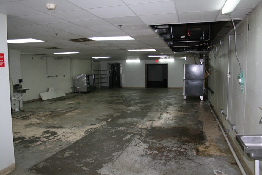 More Photos Of 8390 Terminal Rd, Lorton Flex For Sale