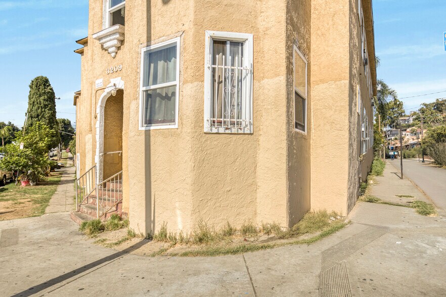 More Photos Of 3209 Dobinson St, Los Angeles Apartments For Sale