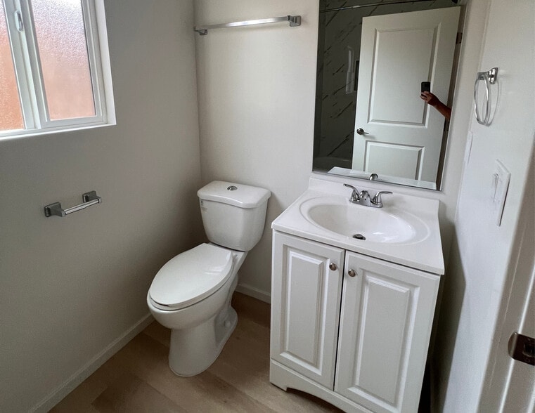 More Photos Of 945 W 76th St, Los Angeles Apartments For Sale