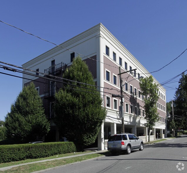 More Photos Of 7 High St, Huntington Office For Lease