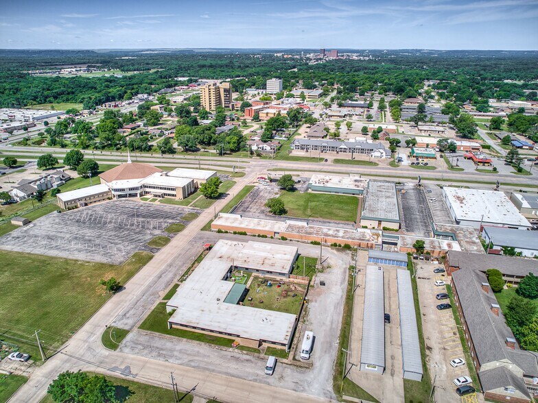 More Photos Of 3838 State St, Bartlesville General Retail For Sale