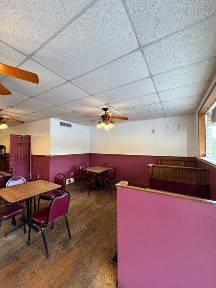 More Photos Of 150 Rockdale Rd, Follansbee Storefront For Lease