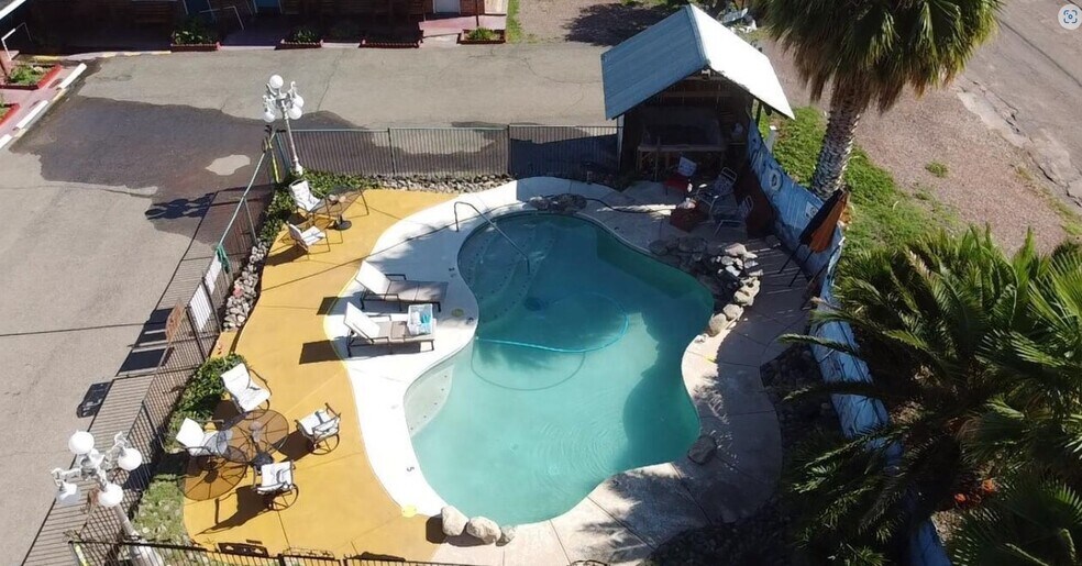 More Photos Of 13 N 7th St, Tombstone Hotel For Sale