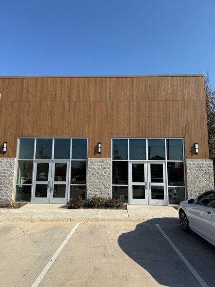 More Photos Of 13722 N Bryant Ave, Edmond Storefront Retail Office For Lease