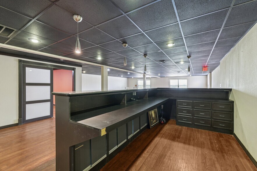 More Photos Of 113 N Main St, Moulton Bar For Sale