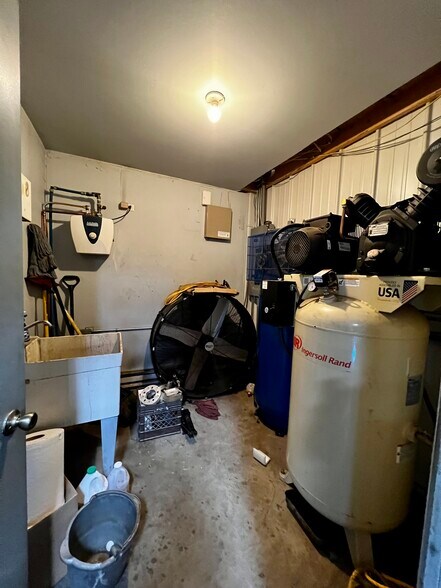 More Photos Of 1719 E Jackson St, Macomb Auto Dealership For Sale