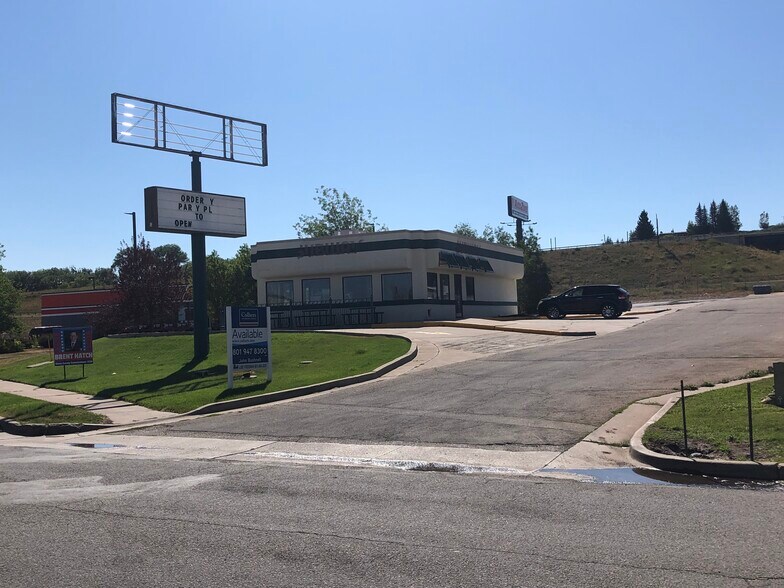 Primary Photo Of 101 N 2nd St, Evanston Fast Food For Lease