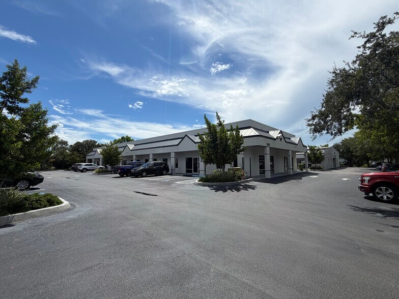 More Photos Of 5630 Yahl St, Naples Unknown For Lease