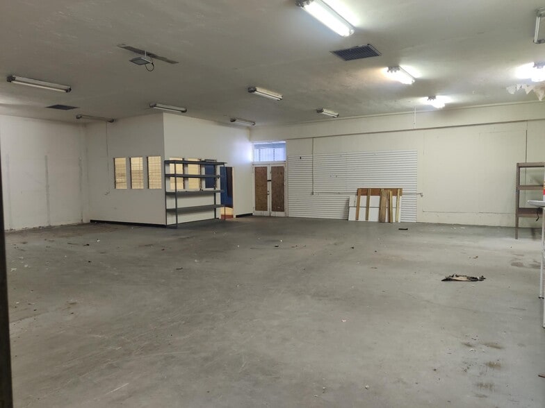 More Photos Of 330-332 W Gardena Blvd, Gardena Warehouse For Lease