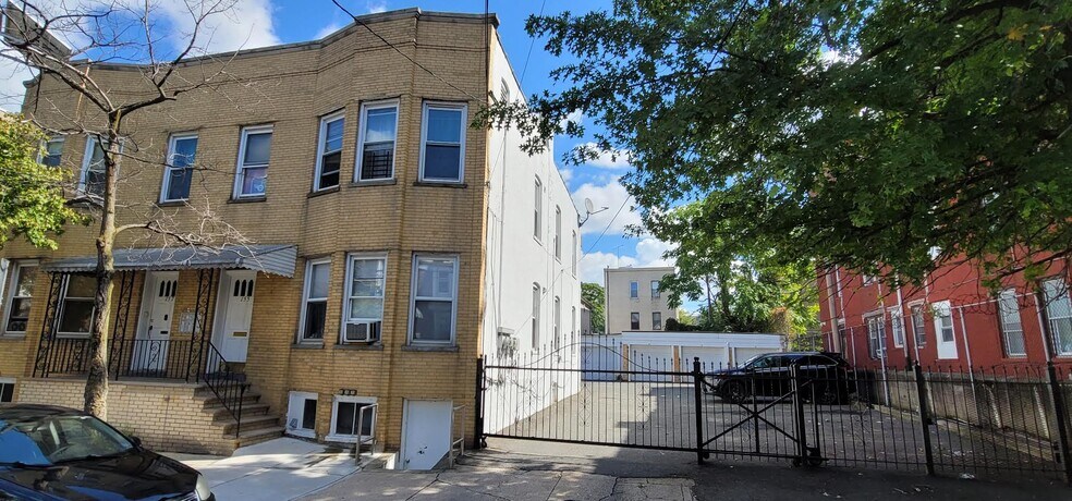 Primary Photo Of 155 Parker St, Newark Apartments For Sale