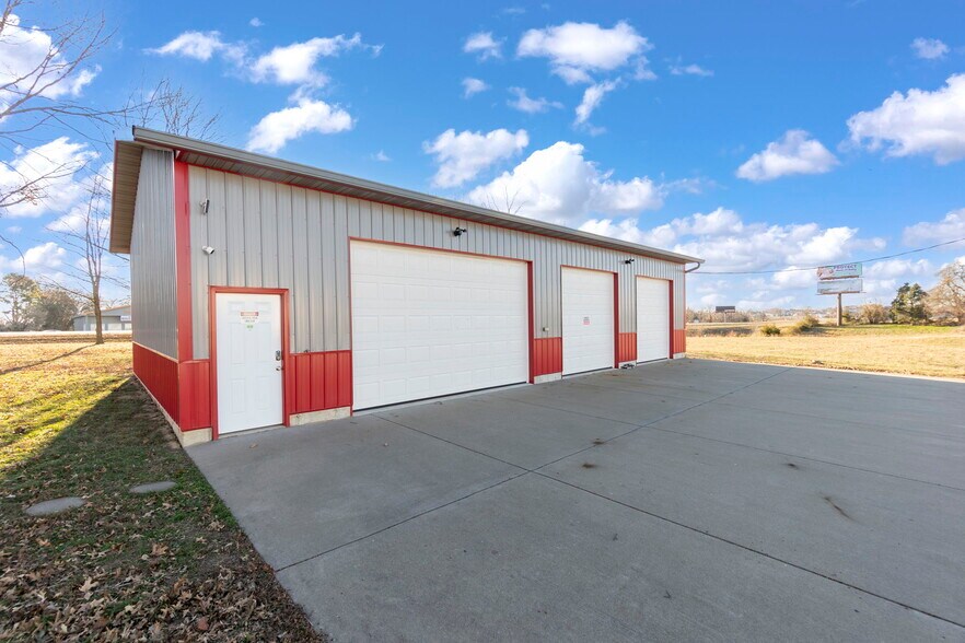 More Photos Of 1512 Old St Marys Rd, Perryville Flex For Sale