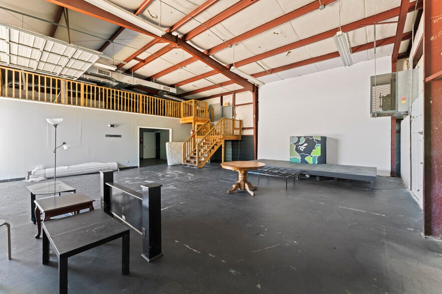 More Photos Of 3321 University Blvd E, Tuscaloosa Warehouse For Lease