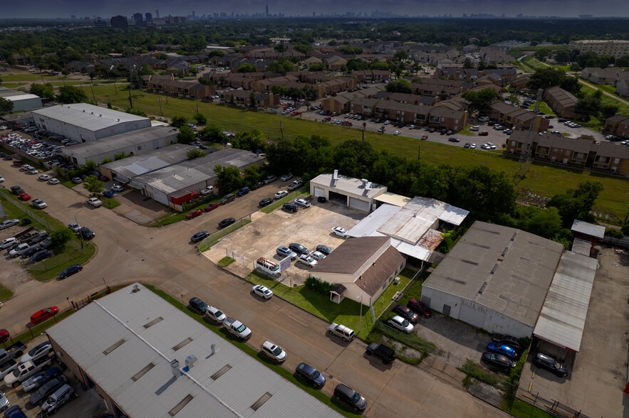 More Photos Of 9903 Honeywell St, Houston Warehouse For Sale