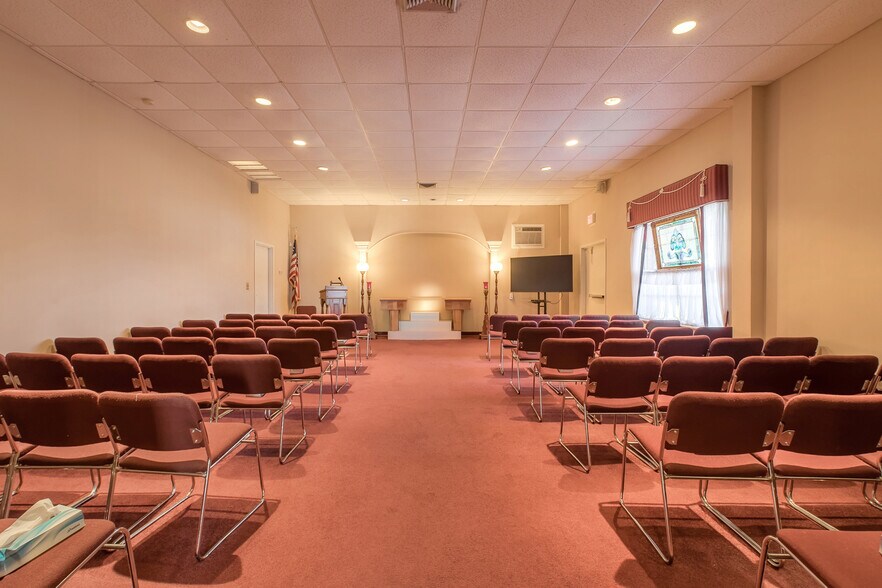 More Photos Of 1036 Derbyshire Rd, Daytona Beach Office For Sale