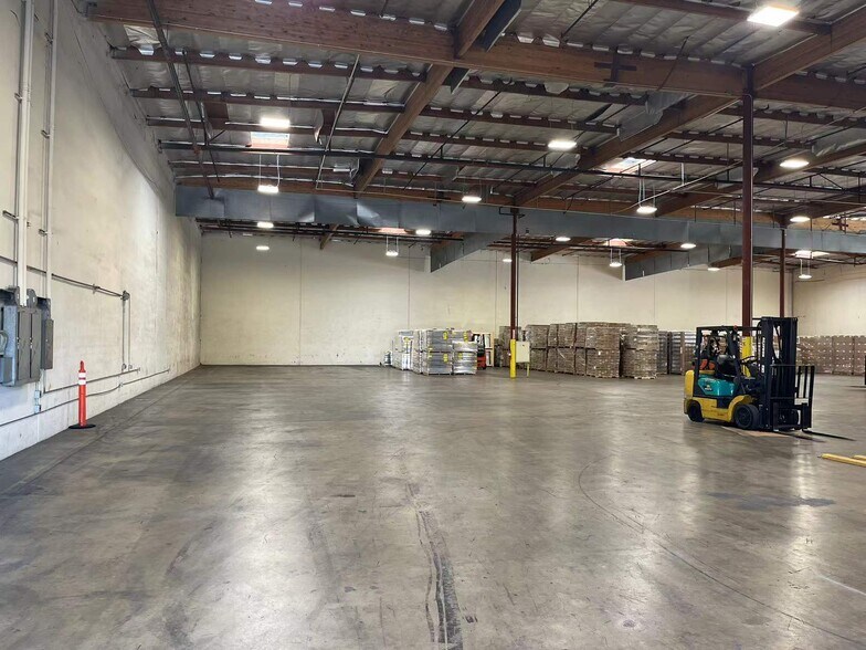 More Photos Of 20822 Currier Rd, City Of Industry Warehouse For Lease