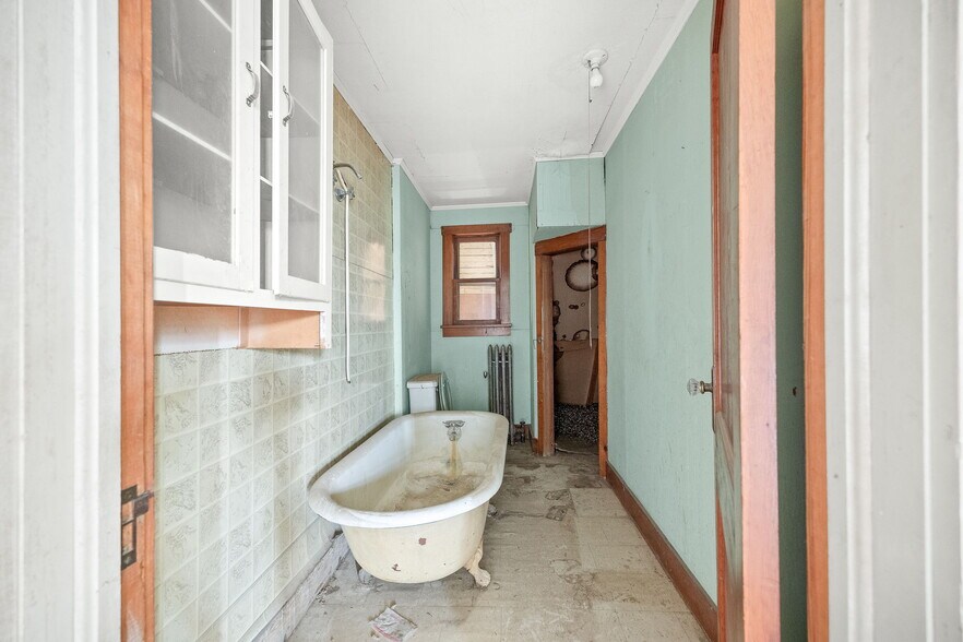 More Photos Of 802 E Nodaway St, Oregon Flex For Sale