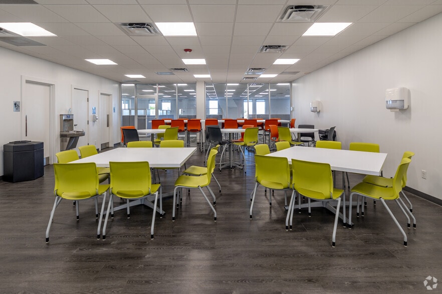 More Photos Of 3733 University Blvd W, Jacksonville Office For Lease