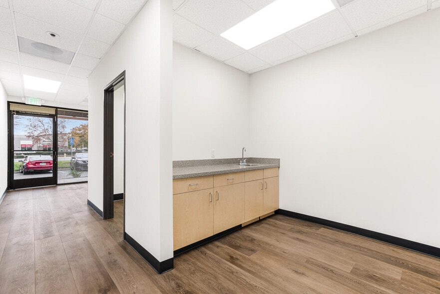 More Photos Of 1609 S Grove Ave, Ontario Warehouse For Lease