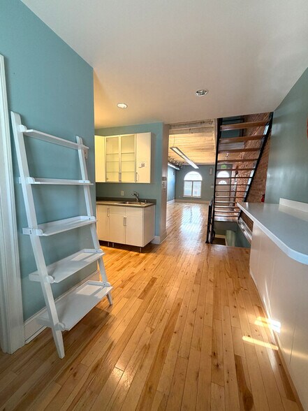 More Photos Of 3237 Eastern Ave, Baltimore Office For Lease