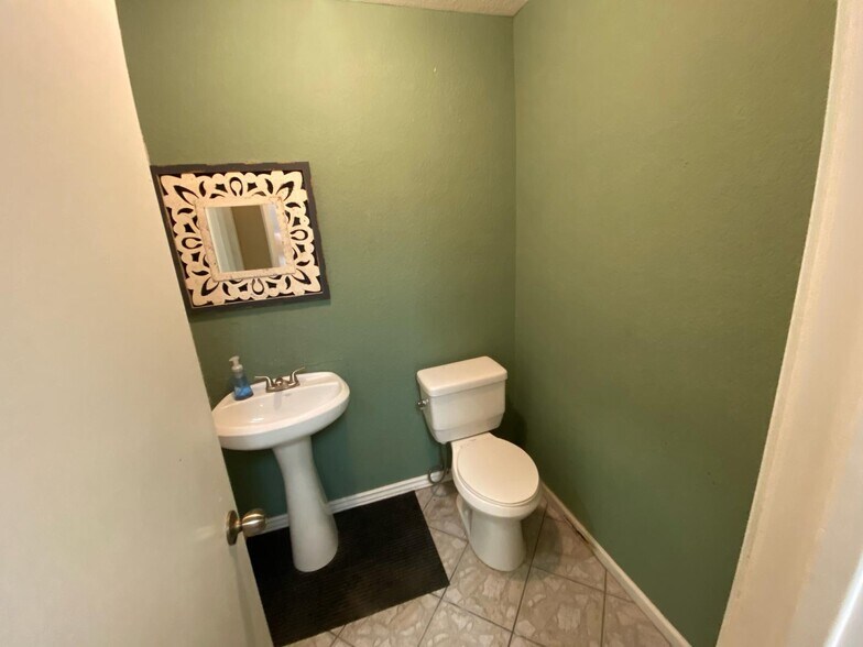 More Photos Of 7012 Belgold St, Houston Industrial For Sale