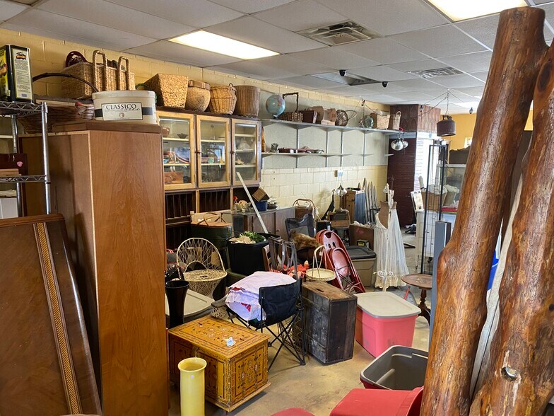 More Photos Of 357 W Austin St, Giddings General Retail For Sale