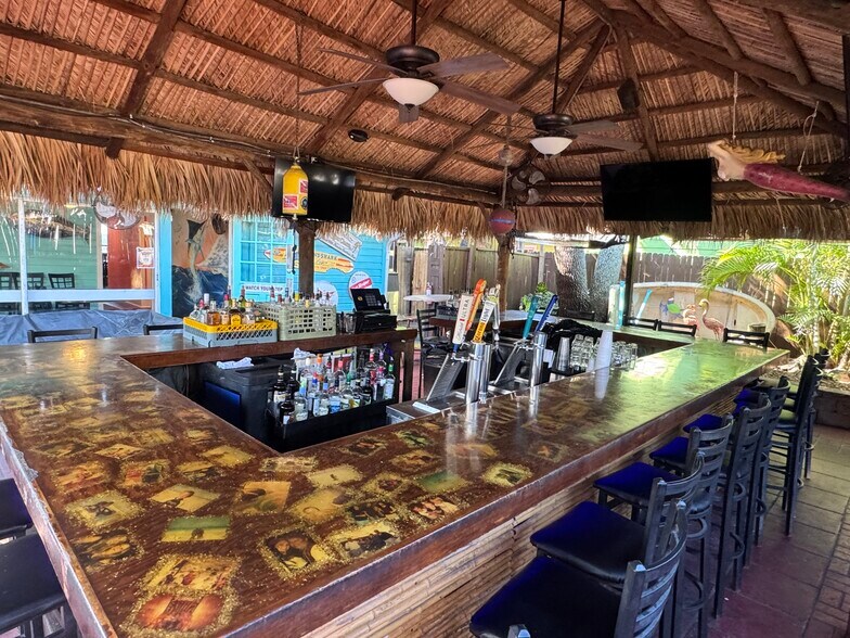 More Photos Of 1023 Florida Ave, Palm Harbor Freestanding For Sale