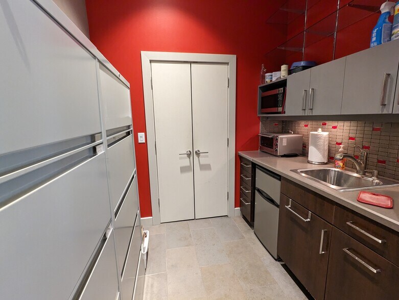 More Photos Of 11123-11137 N Wauwatosa Rd, Mequon Loft Creative Space For Lease