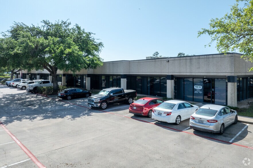 More Photos Of 500 Century Plaza Dr, Houston Light Distribution For Lease