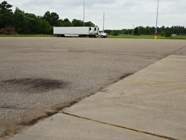 More Photos Of 4930 Hayes Ave, Plover Distribution For Lease