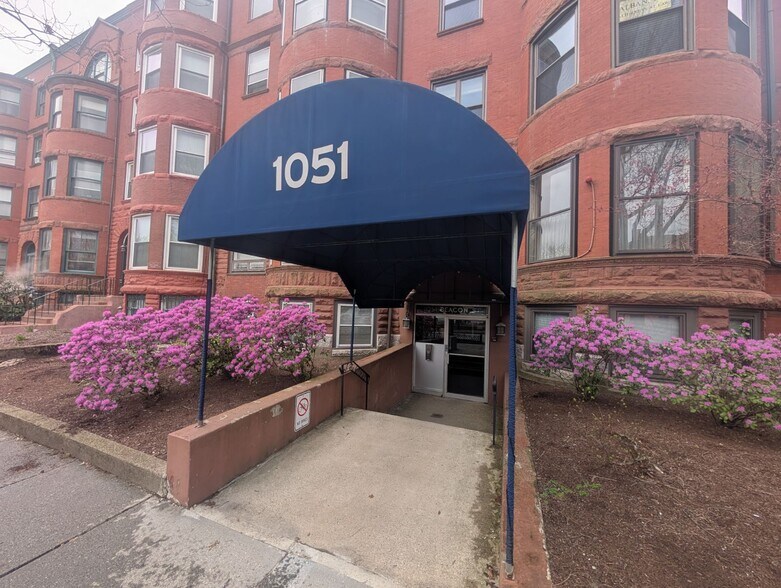 More Photos Of 1051 Beacon St, Brookline Medical For Sale
