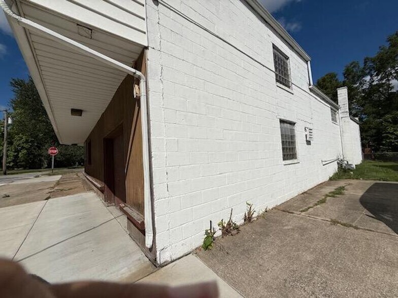 More Photos Of 501 Lake Ave, Elyria General Retail For Sale