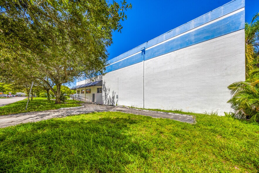 More Photos Of 2601 NW 105th Ave, Miami Warehouse For Sale