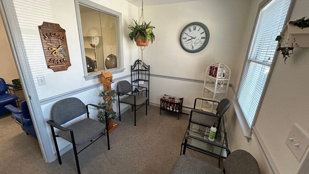 More Photos Of 825 Edgewood Rd, York General Retail For Sale