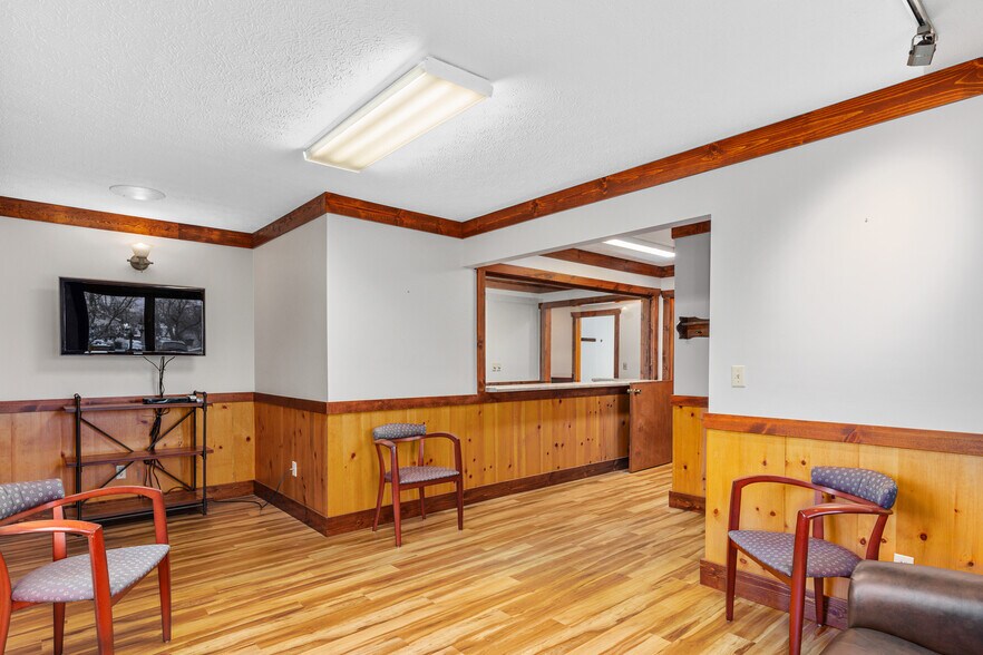 More Photos Of 709 Staunton Rd, Gillespie Office For Sale