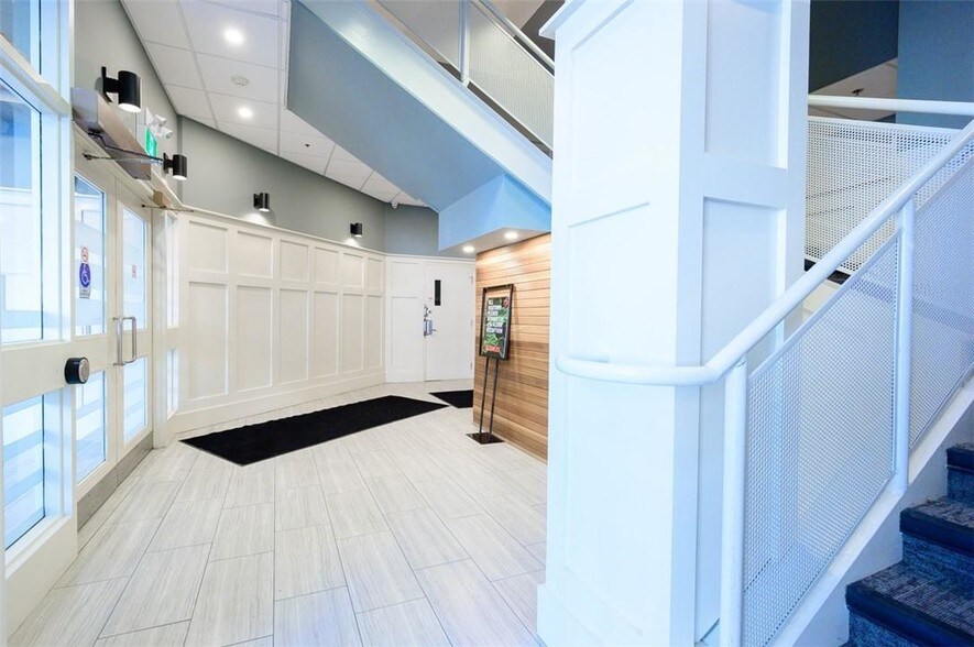 More Photos Of 180 James St S, Hamilton Office For Lease