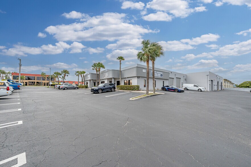 More Photos Of 1300 Old Dixie Hwy, Lake Park Warehouse For Sale