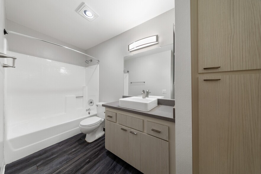 More Photos Of 322 Hillside Ter, Vista Apartments For Sale