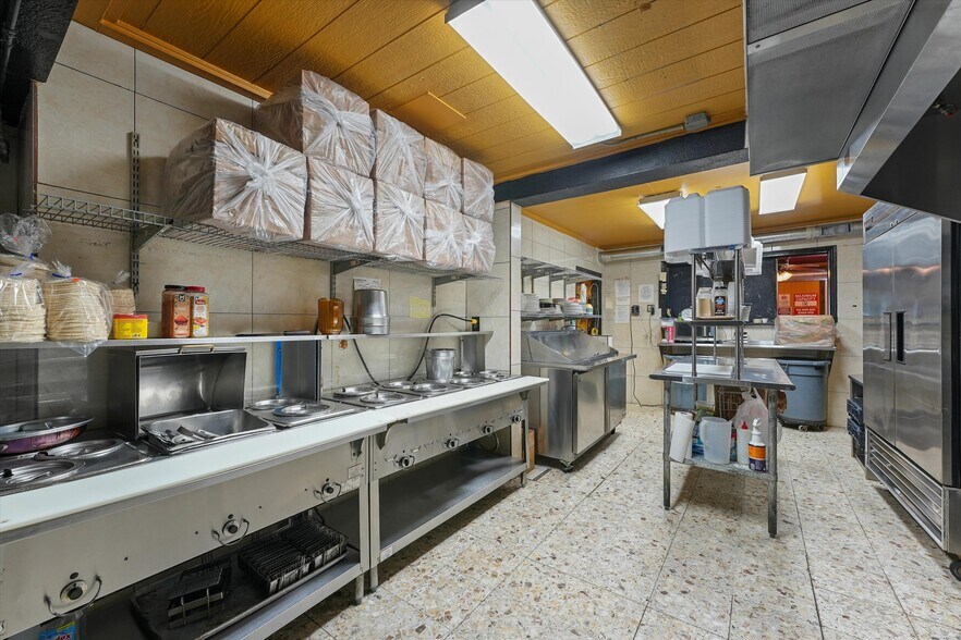 More Photos Of 9302 Highway 6, Hitchcock Restaurant For Lease