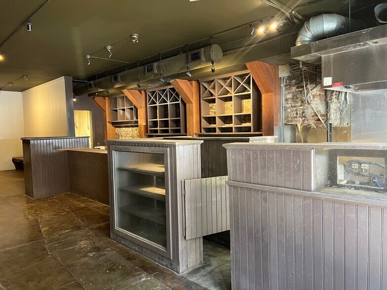 More Photos Of 229 King St, Charleston General Retail For Sale