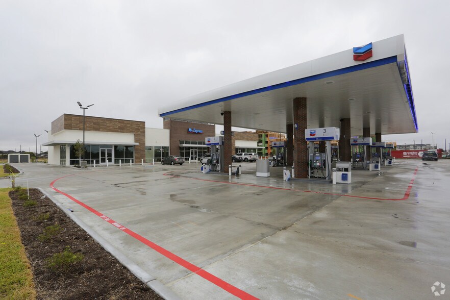 Primary Photo Of 2404 Greenhouse Rd, Houston General Retail For Sale