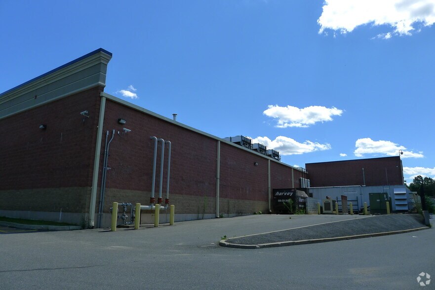 More Photos Of 50 Cambridge St, Worcester Supermarket For Lease