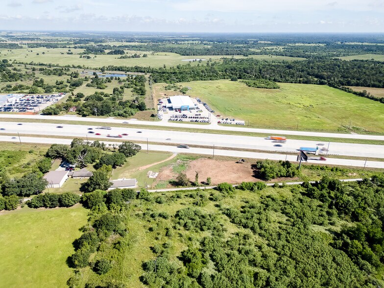 More Photos Of 4095 SE I 10 Frontage Rd, Sealy Medical For Lease