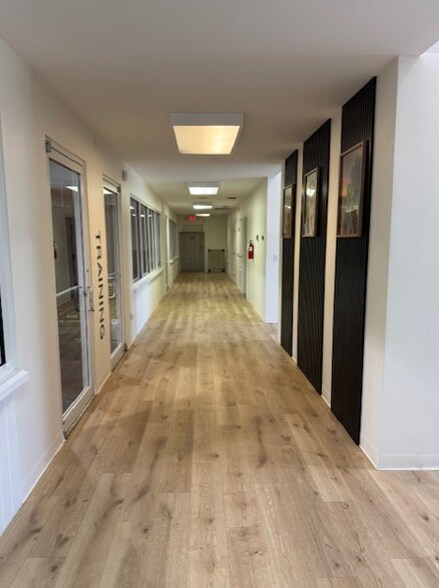 More Photos Of 8361 Stone Run Ct, Tampa Office For Sale