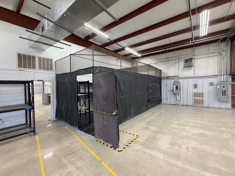 More Photos Of 706 Anchors St NW, Fort Walton Beach Warehouse For Lease