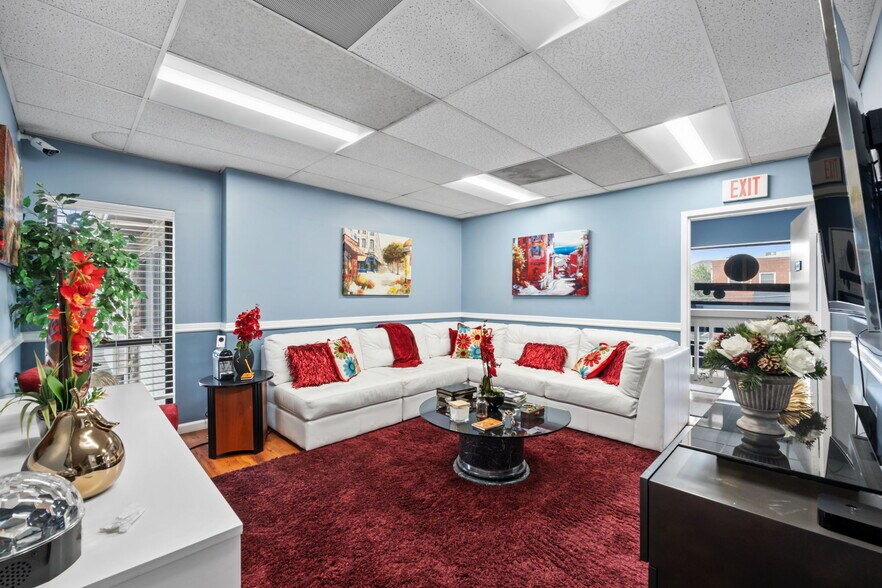 More Photos Of 101 Chestnut St, Gaithersburg Office For Sale